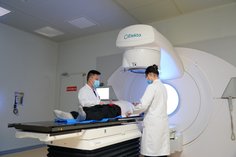 1735112490463024342.jpg 肿瘤患者精准放射治疗.jpg